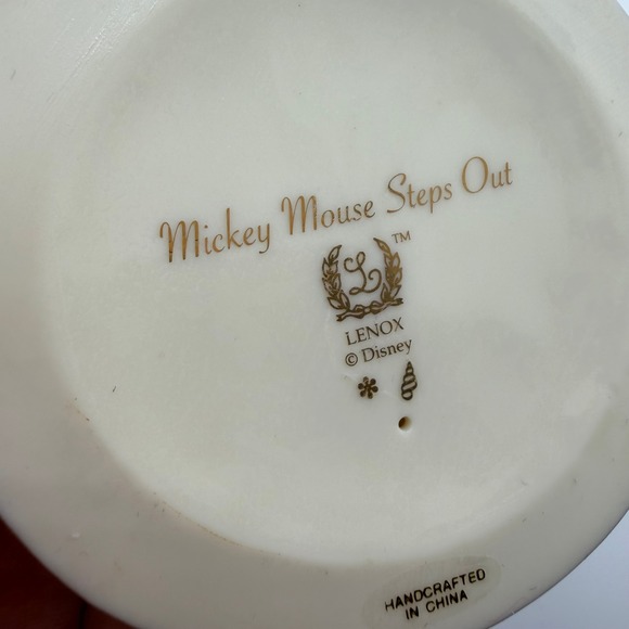 Lenox Disney Mickey Mouse Steps Out Porcelain 24k Gold Figurine Sculpture 6.5" - Picture 8 of 10